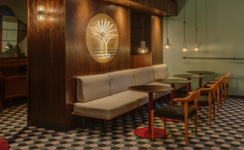 Bar W33